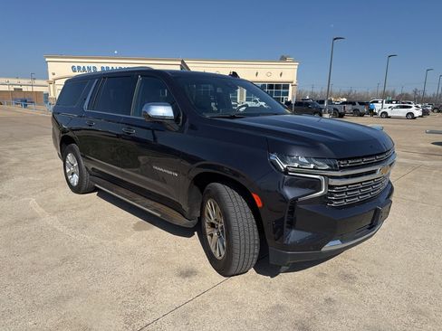 Used 2023 Chevrolet Suburban Premier image 19