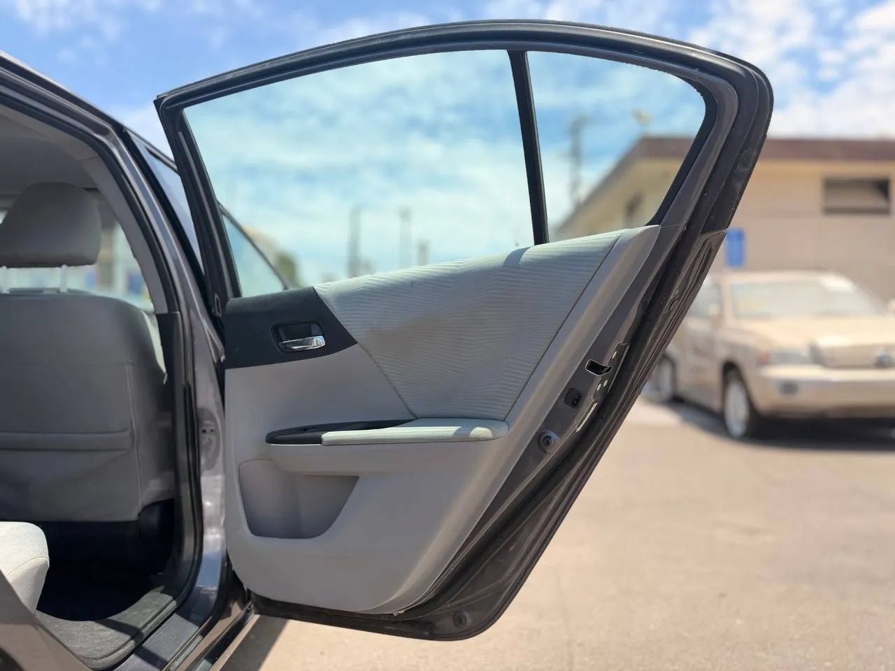 Used 2014 Honda Accord LX image 32