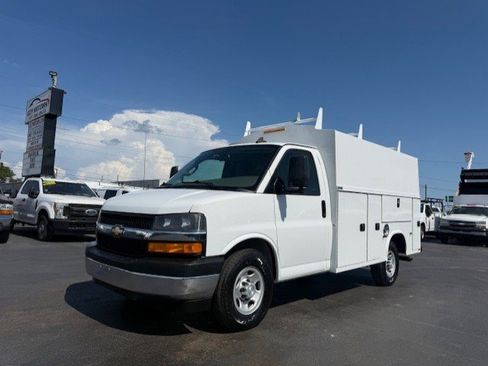 Used 2019 Chevrolet Express 3500 w/ Power Convenience Package image 2