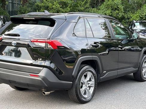 Used 2022 Toyota RAV4 LE AWD/4WD image 5