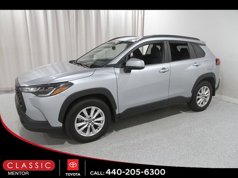 Certified 2022 Toyota Corolla Cross LE AWD/4WD image 3