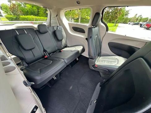 Certified 2021 Chrysler Pacifica Touring-L w/ Uconnect Theater Family Group FWD image 28