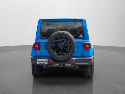 Used 2023 Jeep Wrangler Unlimited Sahara w/ Cold Weather Group AWD/4WD image 6