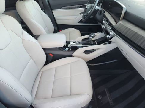Used 2024 Kia Telluride SX w/ Towing Package image 11