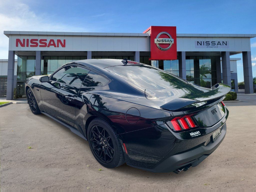 Used 2025 Ford Mustang GT w/ GT Performance Package RWD image 4