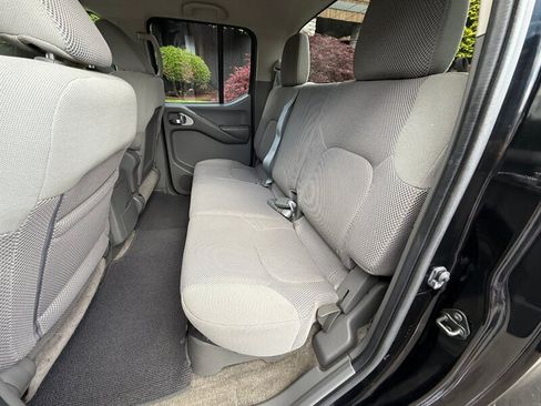 Used 2012 Nissan Frontier SV w/ SV Premium Utility Pkg AWD/4WD image 13