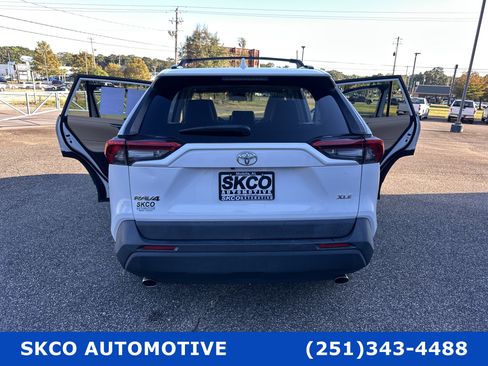 Used 2019 Toyota RAV4 XLE image 33