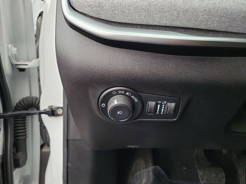 Used 2023 Jeep Compass Latitude image 20