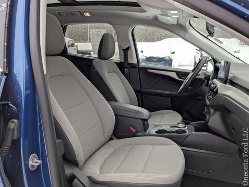 Used 2022 Ford Escape SE w/ SE Sport Appearance Package image 19