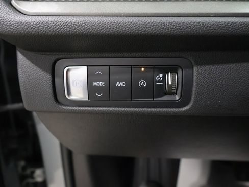 Used 2024 Chevrolet Traverse LT image 32