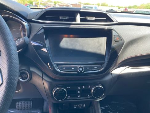 Used 2023 Chevrolet TrailBlazer RS w/ Sun and Liftgate Package FWD image 11