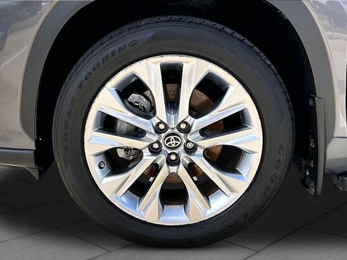 Used 2024 Toyota Highlander Limited image 10
