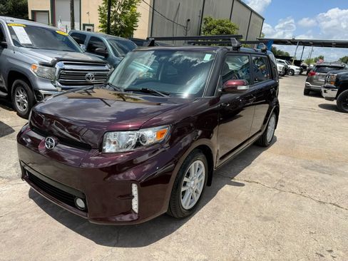 Used 2015 Scion xB FWD image 3