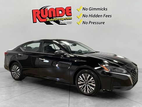 Used 2024 Nissan Altima 2.5 SV FWD image 15