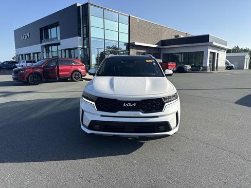 Certified 2022 Kia Sorento SX Prestige w/ Panoramic Sunroof Package AWD/4WD image 2