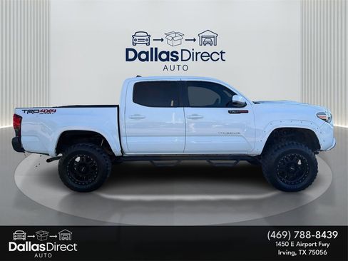 Used 2020 Toyota Tacoma TRD Sport w/ Technology Package image 5