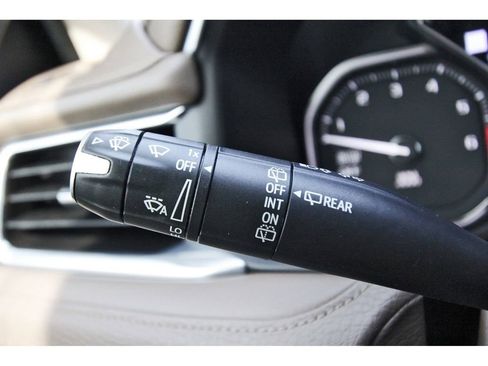 Used 2021 GMC Yukon Denali w/ Denali Premium Package image 18