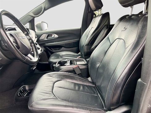 Used 2019 Chrysler Pacifica Touring-L w/ S Appearance Package image 20