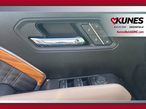 Used 2024 GMC Canyon Denali image 15