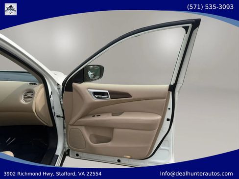 Used 2020 Nissan Pathfinder Platinum FWD image 17