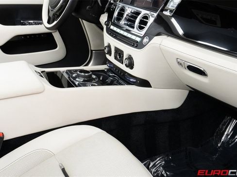 Used 2018 Rolls-Royce Dawn image 38