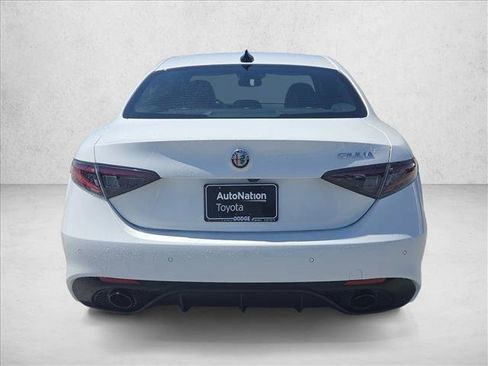 Used 2025 Alfa Romeo Giulia RWD image 7