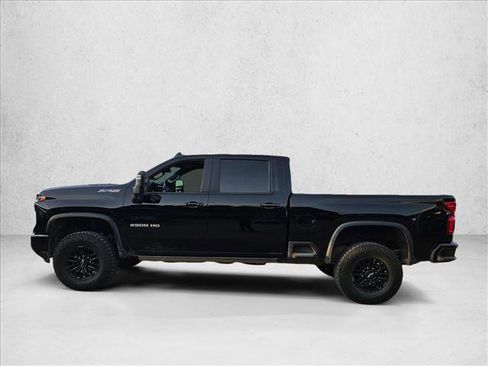 Used 2024 Chevrolet Silverado 2500 ZR2 image 8