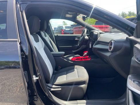 Used 2025 Chevrolet Trax RS w/ Driver Confidence Package FWD image 28