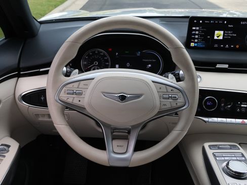 Used 2023 Genesis Electrified GV70 AWD/4WD image 18