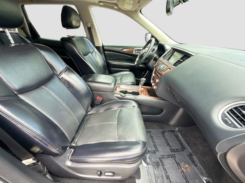 Used 2020 Nissan Pathfinder Platinum FWD image 30