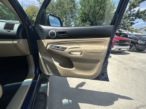 Used 2014 Toyota Tacoma PreRunner w/ SR5 Package RWD image 29