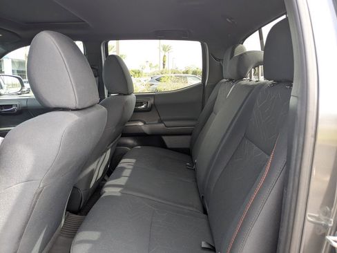 Used 2017 Toyota Tacoma TRD Sport image 14