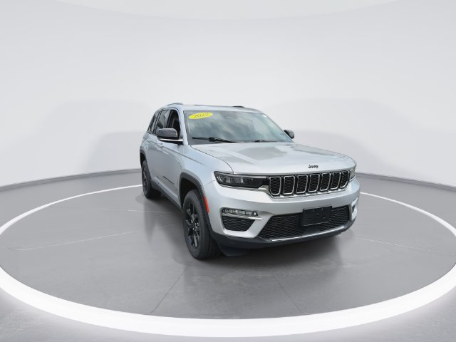Used 2022 Jeep Grand Cherokee Limited AWD/4WD image 3