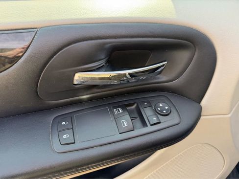 Used 2016 Dodge Grand Caravan American Value Package image 18