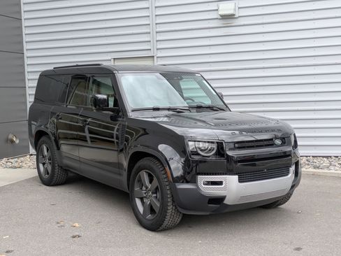 Used 2025 Land Rover Defender 130 S image 10