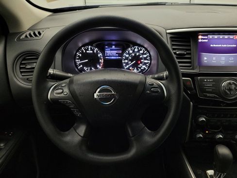 Used 2020 Nissan Pathfinder S image 22