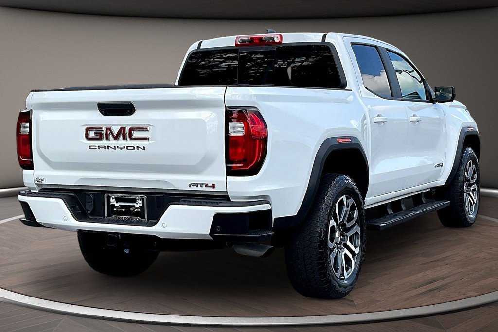 Used 2024 GMC Canyon AT4 w/ Technology Package AWD/4WD image 6
