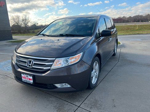 Used 2013 Honda Odyssey Touring image 2