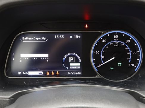 Used 2023 Nissan Leaf S image 8