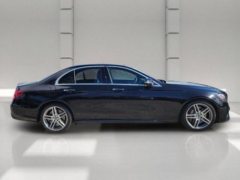 Used 2018 Mercedes-Benz E 400 4MATIC Sedan image 4