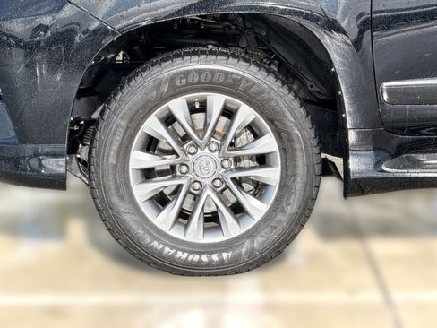 Used 2017 Lexus GX 460 Luxury w/ Preferred Accessory Package image 11