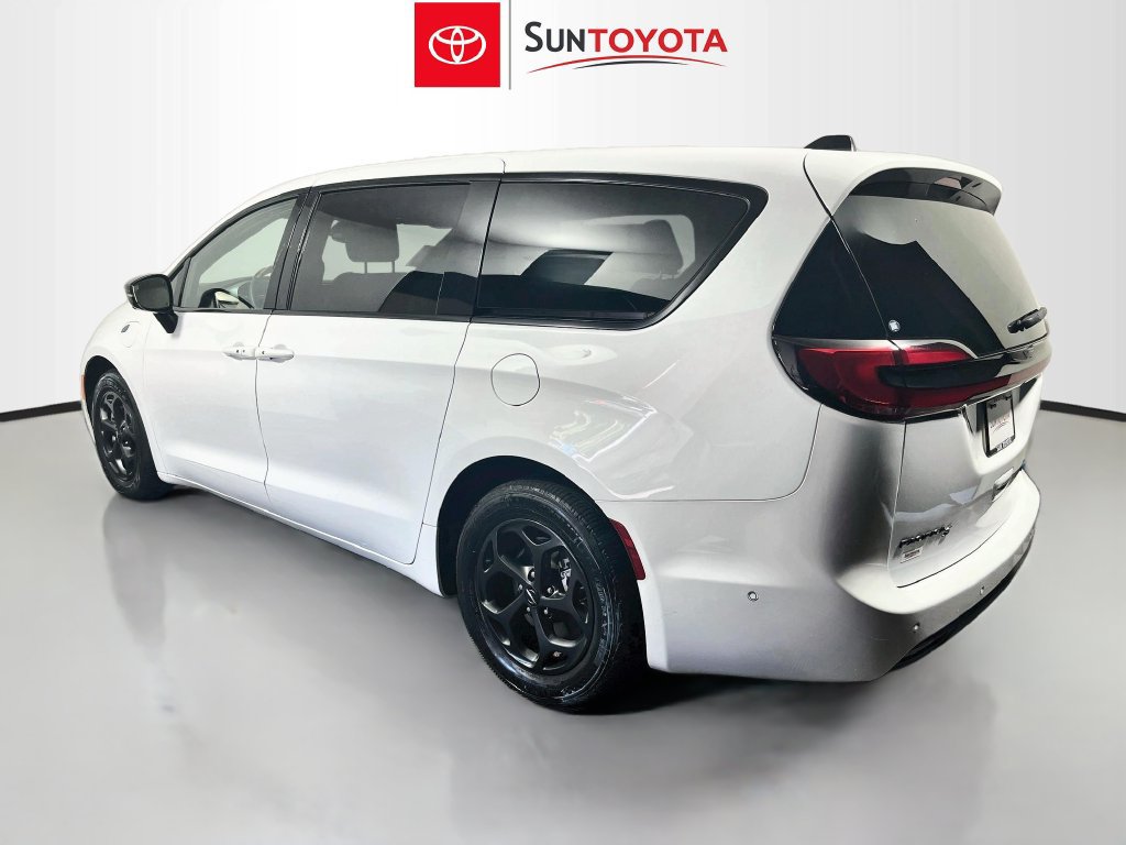 Used 2024 Chrysler Pacifica Limited FWD image 5