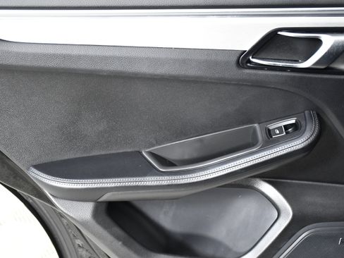 Used 2020 Porsche Macan Turbo image 23