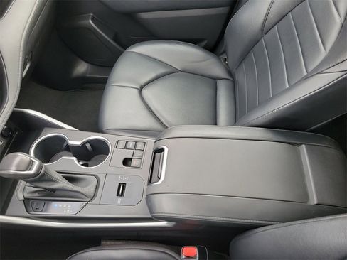 Used 2023 Toyota Highlander XLE image 22