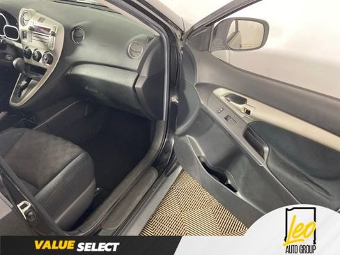 Used 2009 Pontiac Vibe w/ Preferred Package FWD image 16