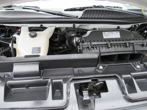 Used 2018 Chevrolet Express 2500 RWD image 23