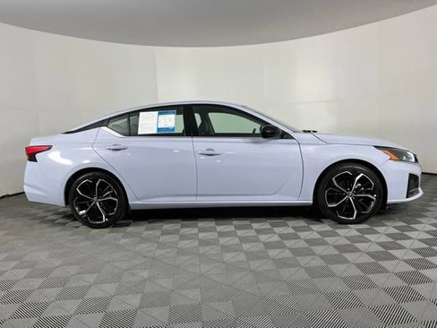Used 2024 Nissan Altima 2.5 SR FWD image 15