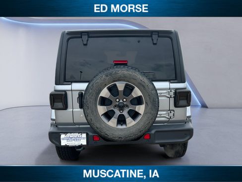 Used 2018 Jeep Wrangler Unlimited Sahara AWD/4WD image 4