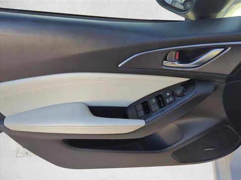 Used 2018 MAZDA MAZDA3 Grand Touring w/ Premium Equipment Package FWD image 11
