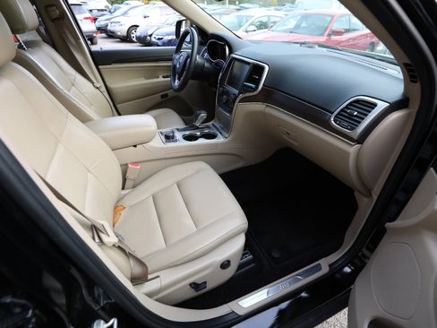 Used 2017 Jeep Grand Cherokee Limited image 13